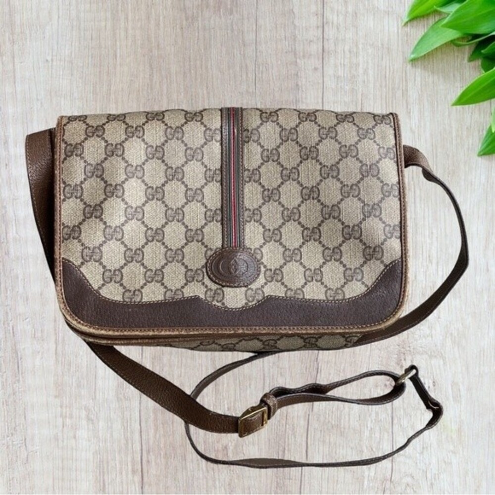 Vintage‎ Gucci Shoulder Bag Flap Closure Classic Brown Monogram